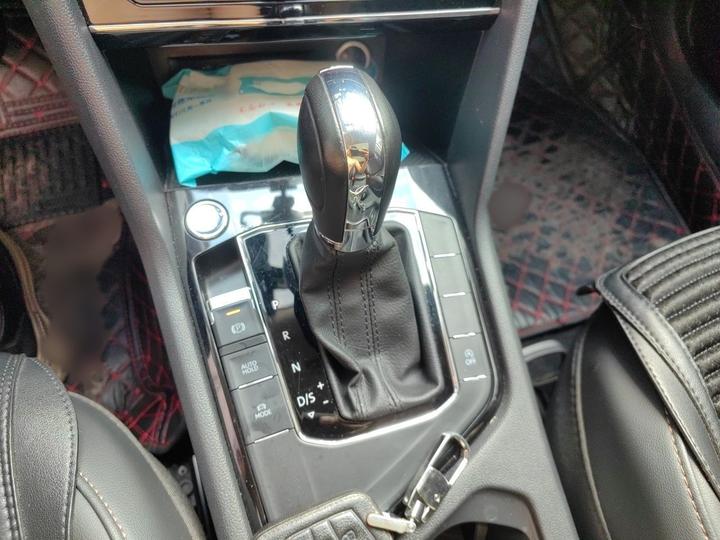 Tharu 2022 280TSI RWD Luxury photo 6