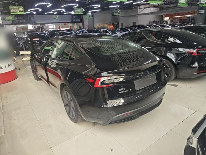 Model 3 2023 RWD photo 4