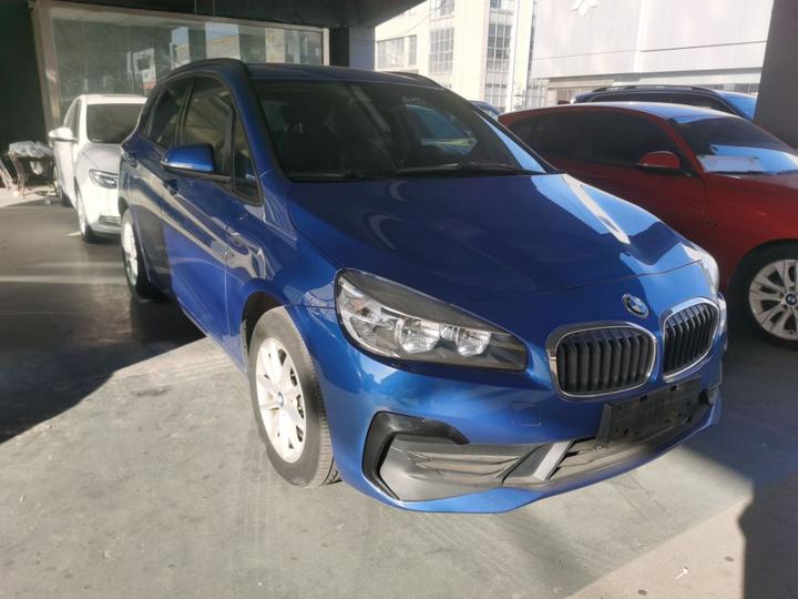 2 Series Wagon 2018 218i Fashion photo 3