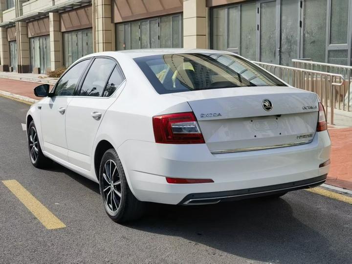Octavia 2017 1.6L AT photo 4