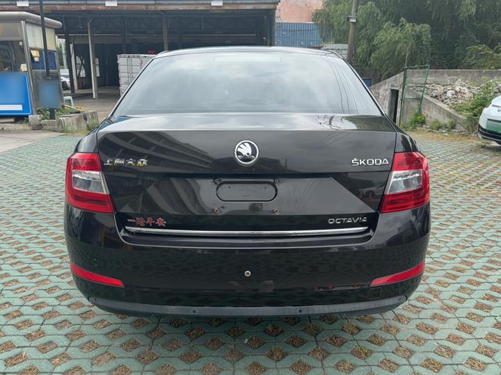 Octavia 2015 1.6L AT photo 3
