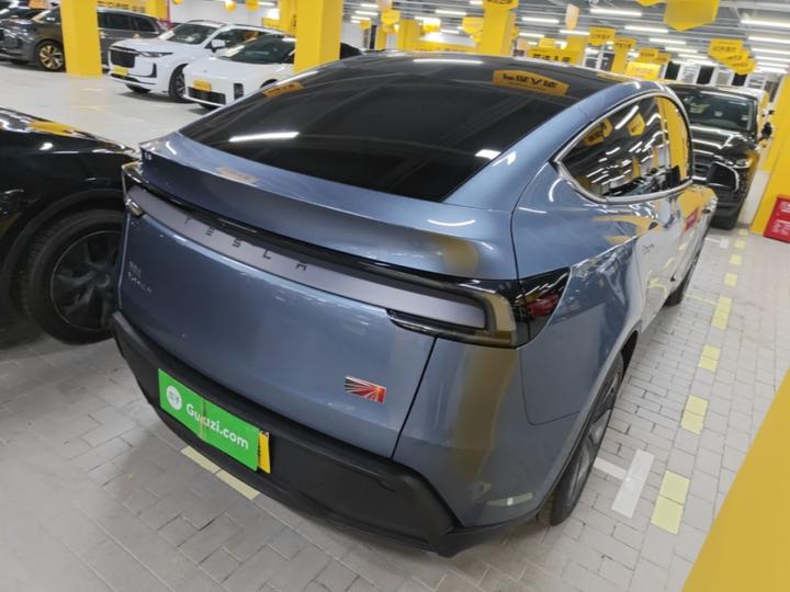Model Y 2025 RWD Launch Edition photo 6