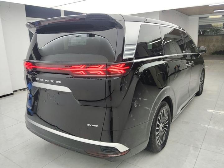 D9 2022 EV 600 AWD Noble photo 4