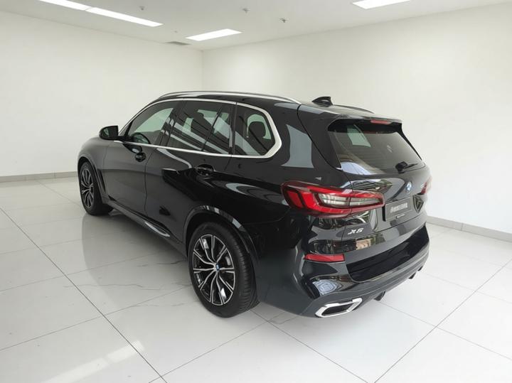 X5 Imported 2021 xDrive40i M Sport Package photo 4