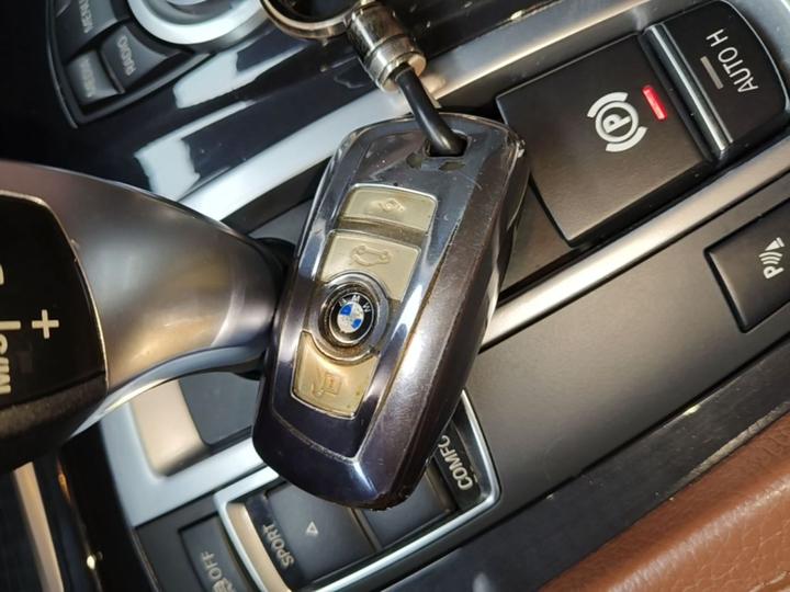 5 Series 2014 520Li photo 8
