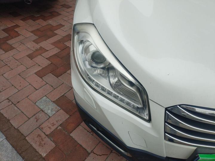 2015 1.6L CVT RWD Elite photo 7