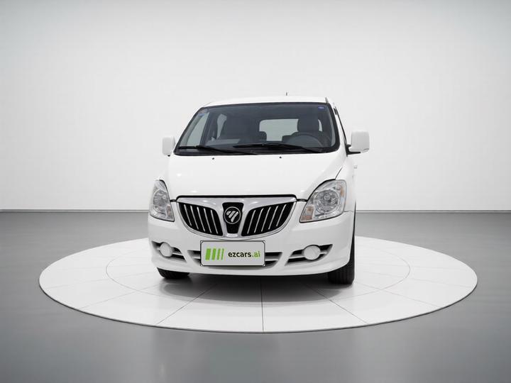 E 2017 2.0L Long Wheelbase 4Q20M photo 2