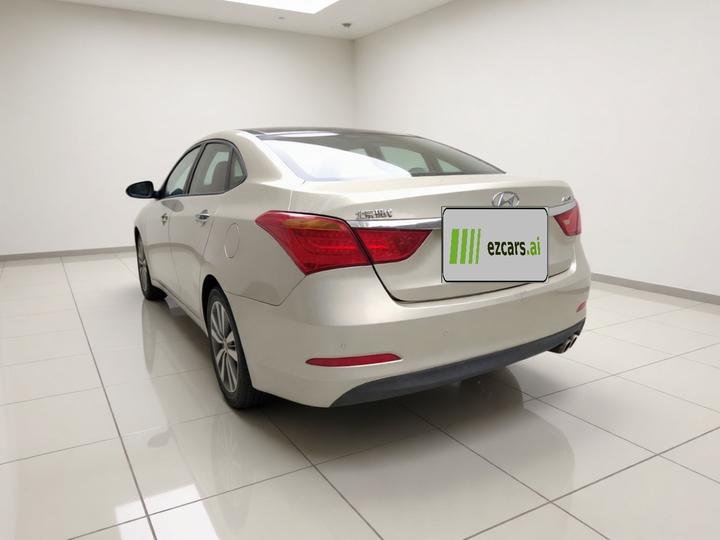 Mistra 2014 1.8L AT Premium DLX photo 4