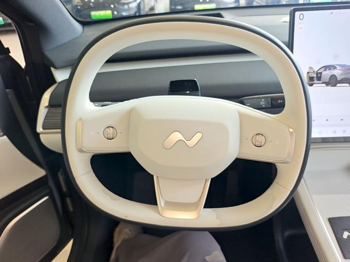 L60 2024 60kWh RWD photo 6
