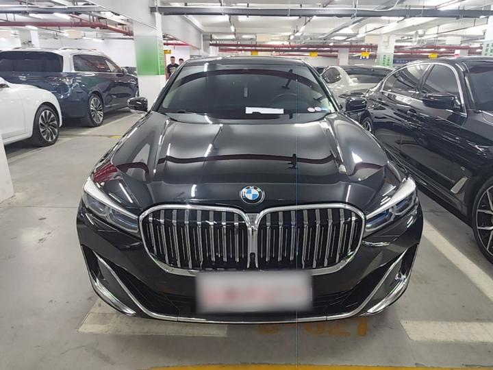 7 Series 2021 740Li Exclusive Luxury photo 2