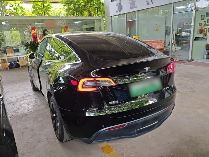 Model Y 2023 RWD photo 4