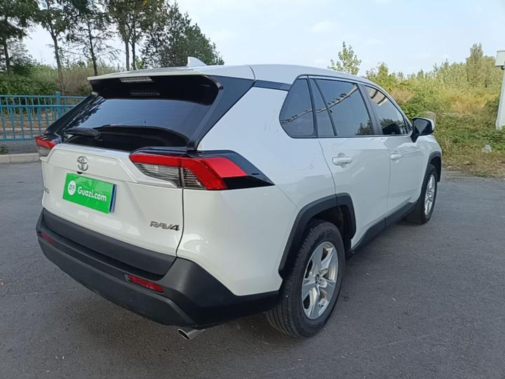 RAV4 2022 2.0L CVT RWD photo 4