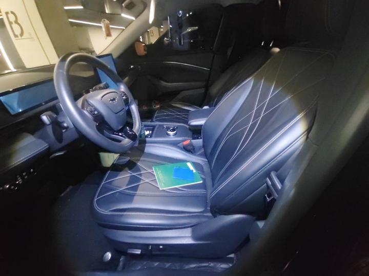 2021 RWD Standard Range photo 7