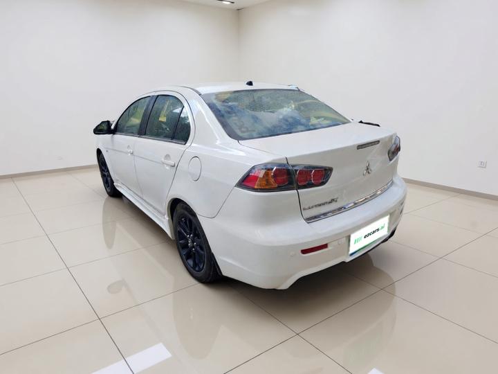 2012 1.8L CVT Luxury photo 4