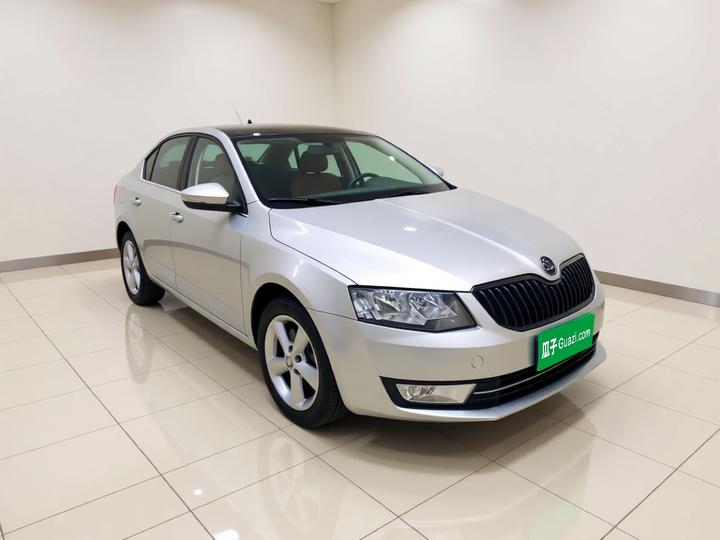 Octavia 2015 1.6L MT photo 3