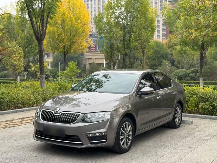 Octavia 2017 Classic 1.6L AT Comfort