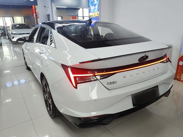 Elantra 2022 1.5L CVT LUX Premium photo 4