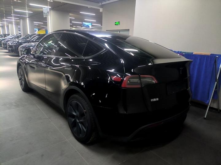 Model Y 2024 RWD photo 4
