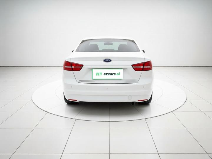Escort 2015 1.5L AT Comfort photo 5