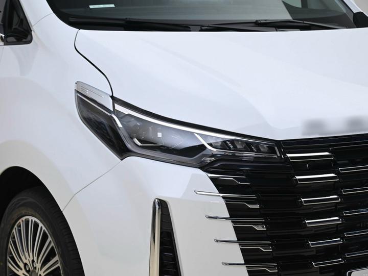 MAXUS G10 2025 Facelift MAX 2.0T AT Luxury Petrol 7-Seater photo 3
