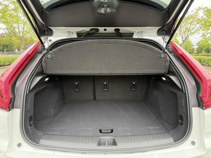 XT4 2020 Facelift 28T RWD Tech photo 8