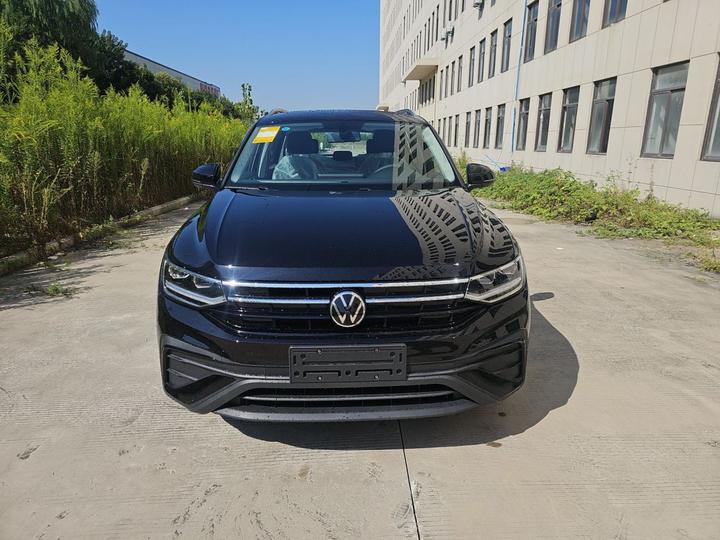 Tiguan L 2025 300TSI AT RWD photo 3