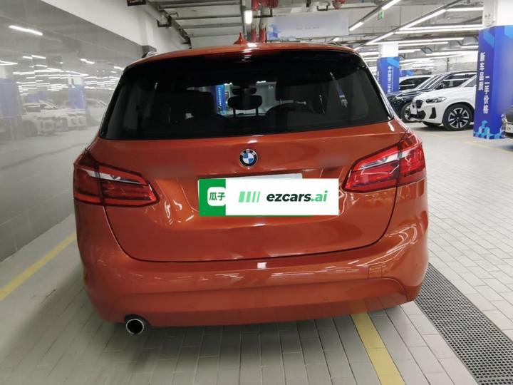 2 Series Wagon 2016 218i Leading photo 5