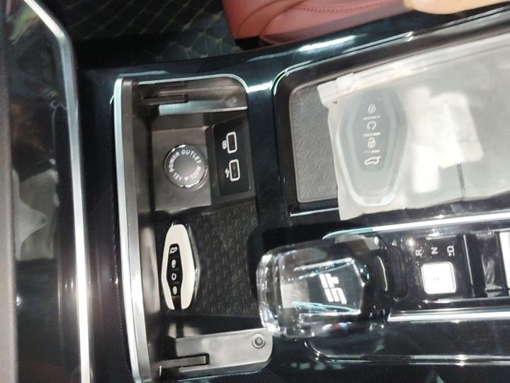 X70 PLUS 2025 1.5T Elite 5-Seater photo 8
