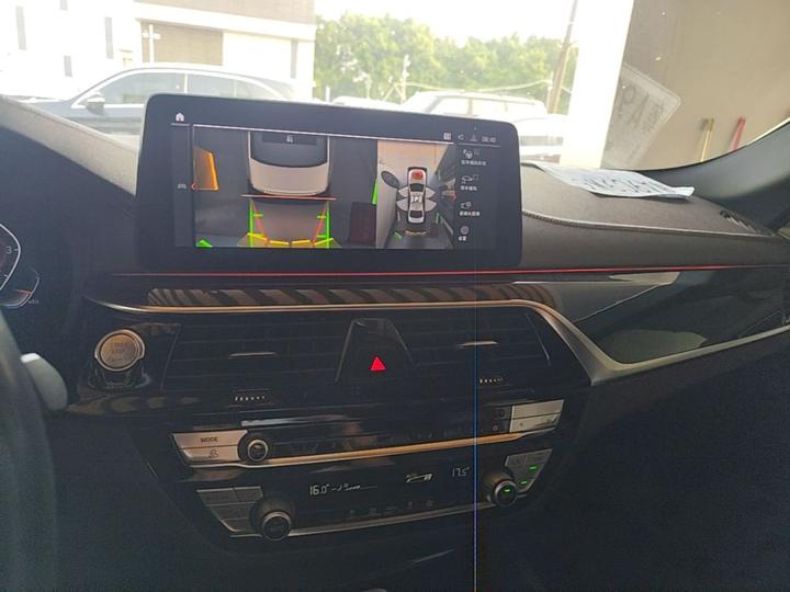 5 Series 2021 525Li M Sport Package photo 4