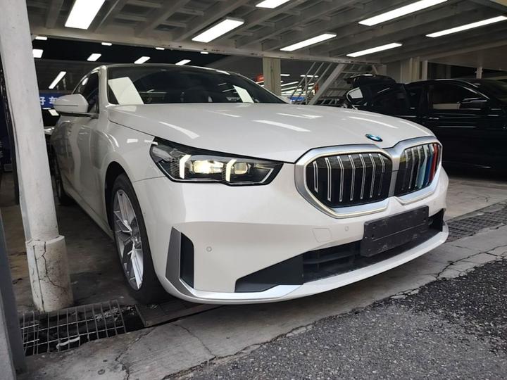 5 Series 2024 525Li Luxury photo 3