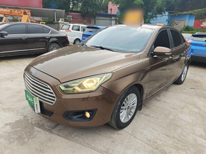 Escort 2015 1.5L MT Comfort