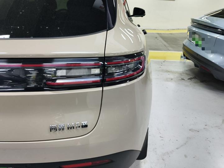 HIMA AITO M5 2022 EV AWD Performance photo 7