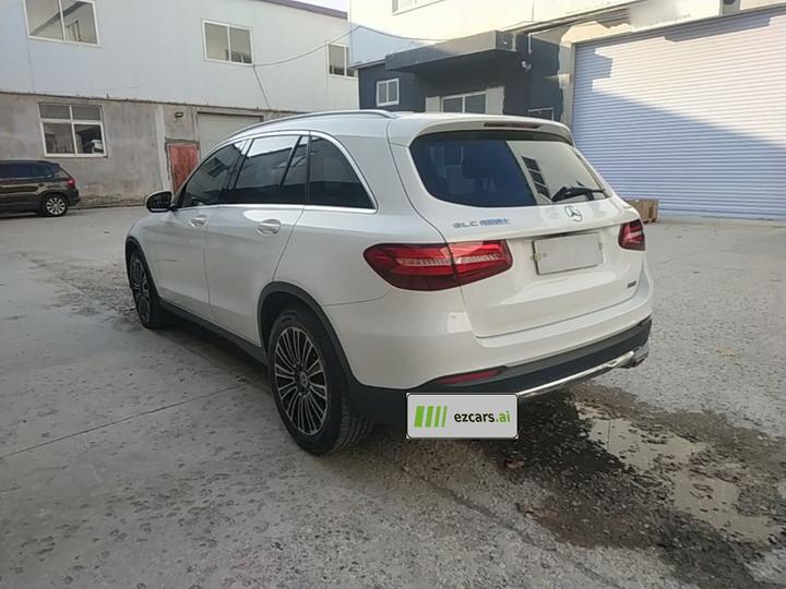 GLC 2018 GLC 200 4MATIC photo 4