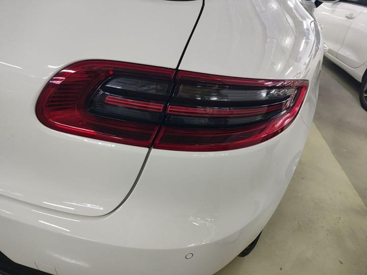 2016 Macan 2.0T photo 7