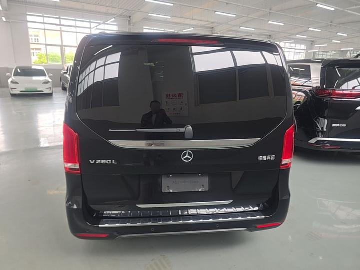 V-Class 2021 V 260 L Long Wheelbase Luxury photo 3