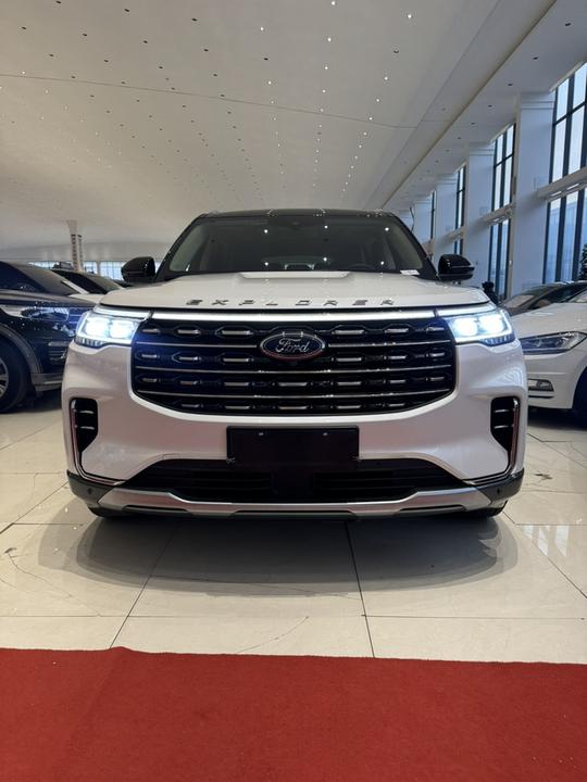 Explorer 2023 EcoBoost 285 AWD Titanium 7-Seater photo 4