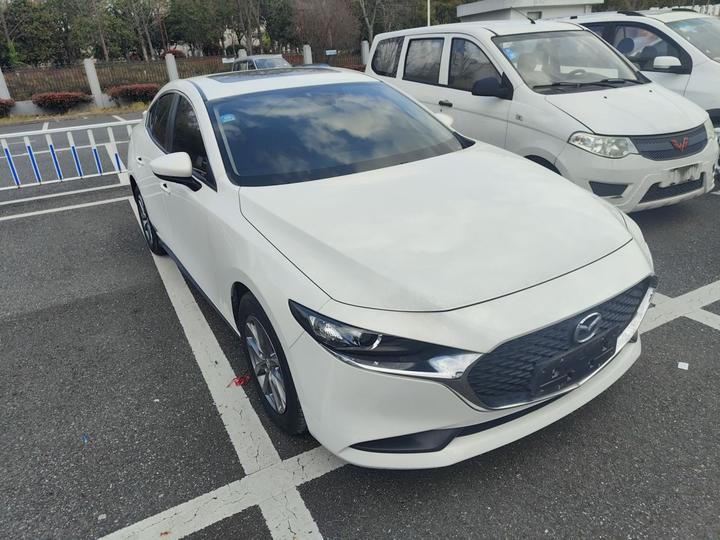 3 Axela 2020 1.5L AT photo 3