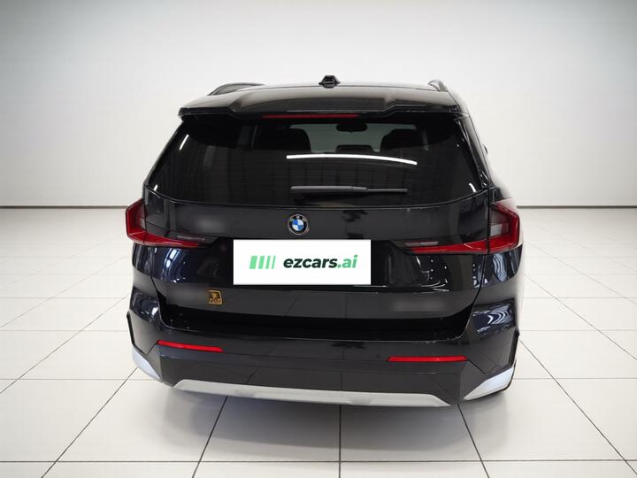 iX1 2023 xDrive30L X Design Package photo 5