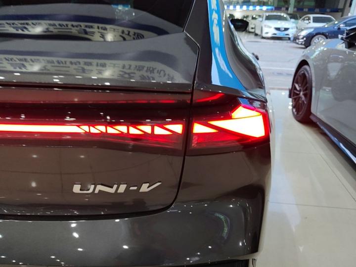 UNI-V 2022 1.5T Sport photo 7