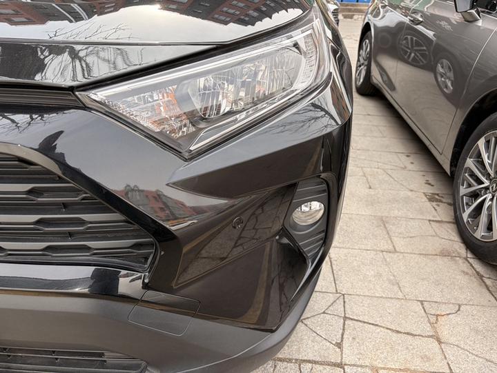 RAV4 2022 2.0L CVT RWD photo 3