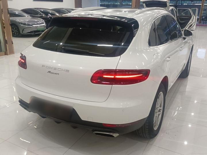 2016 Macan 2.0T photo 4