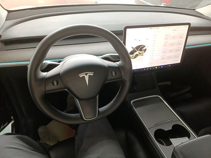 Model Y 2024 RWD photo 5