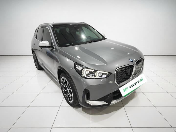 iX1 2023 xDrive30L X Design Package photo 3