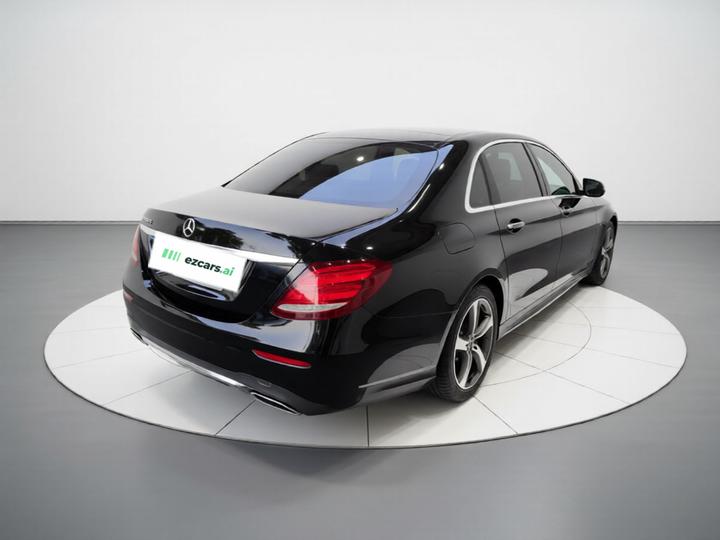 E-Class 2018 E 300 L Sport Luxury photo 6