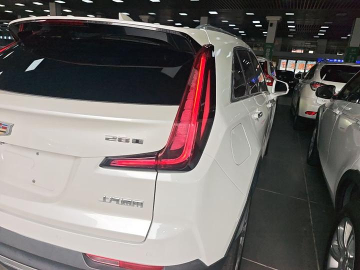 XT4 2018 28T RWD Leading photo 7