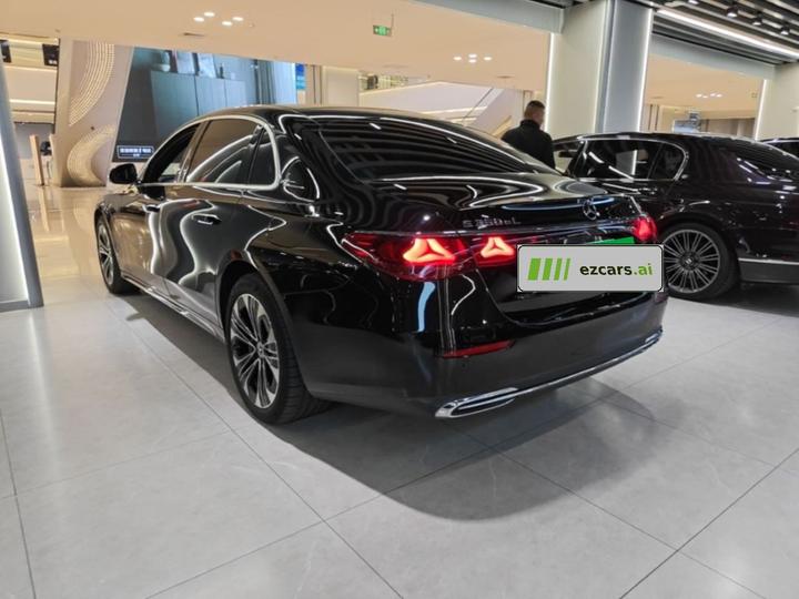 E-Class EV 2024 E 350 e L PHEV photo 4