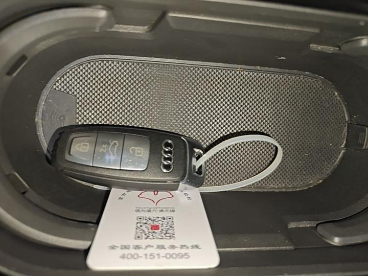 Q4 e-tron 2023 40 e-tron photo 8