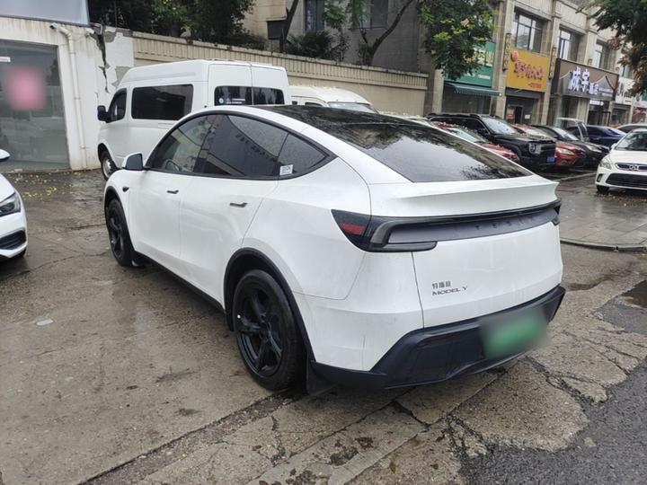 Model Y 2025 RWD photo 4