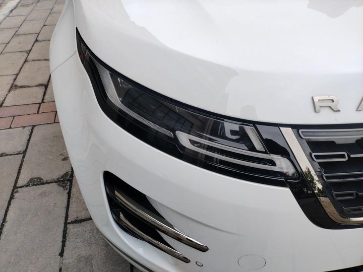 2024 Range Rover Evoque L SE photo 7
