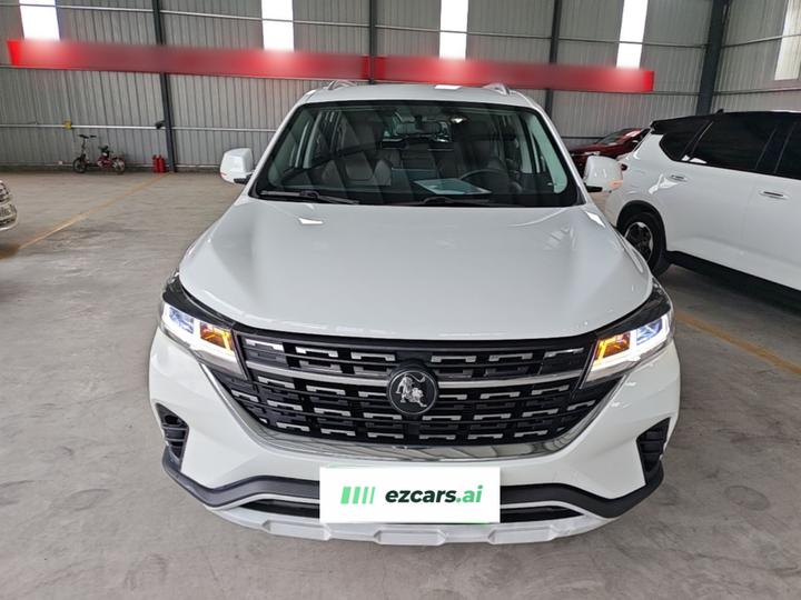 Forthing T5 2022 Prosperous 1.6L MT 5-Seater photo 2